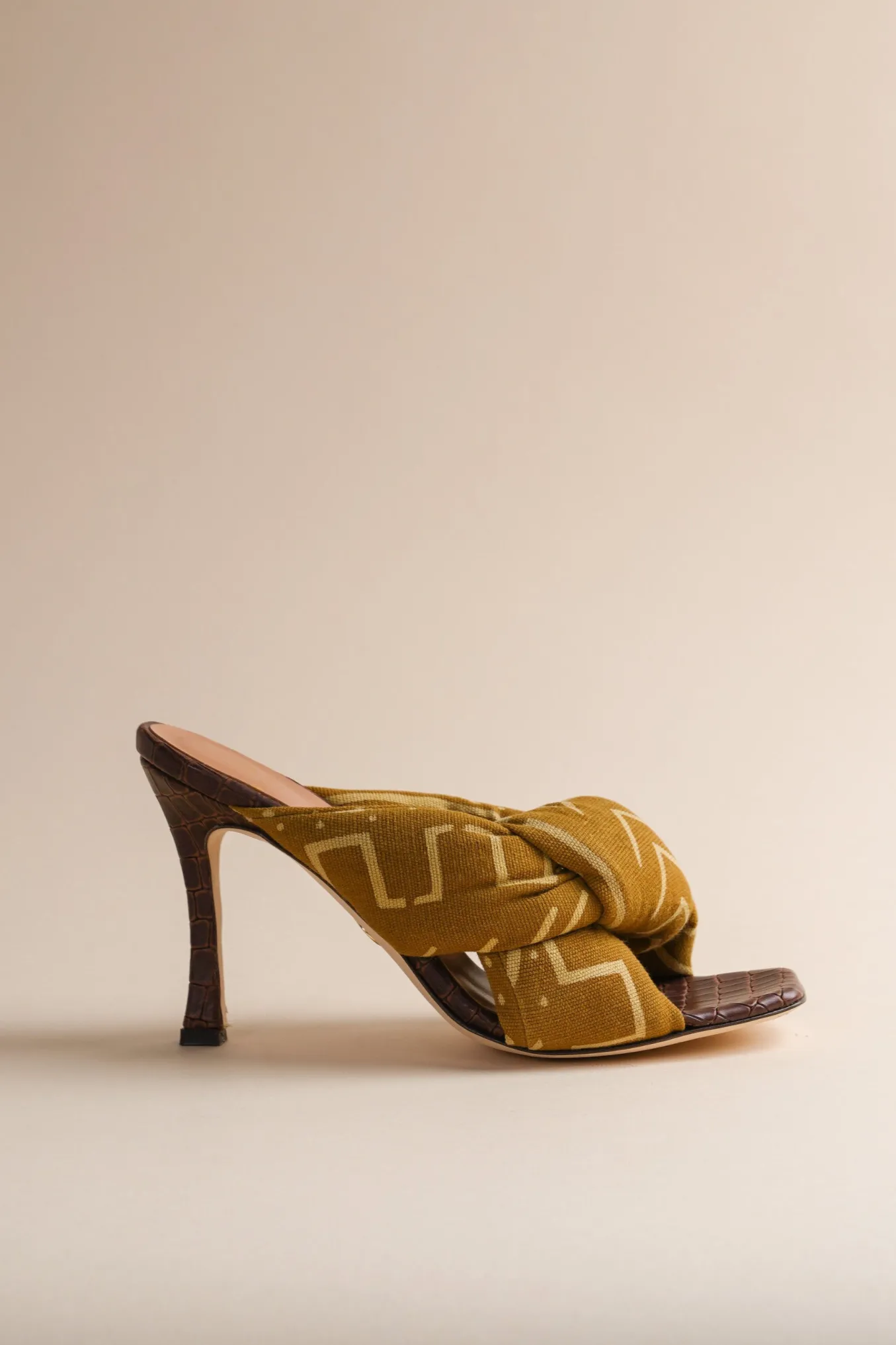 Togo Heel In Dandelion